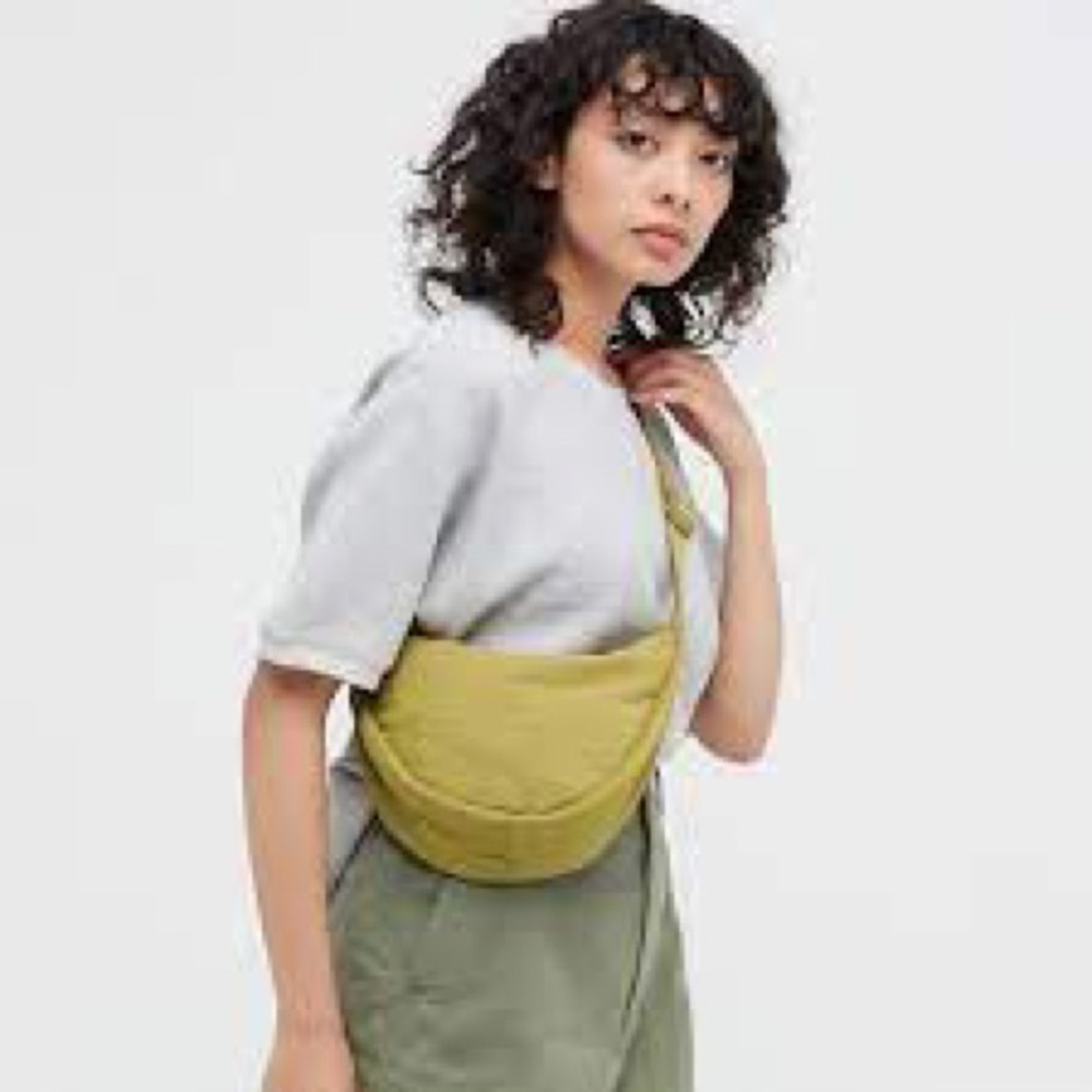 ISO UNIQLO round mini shoulder bag in yellow